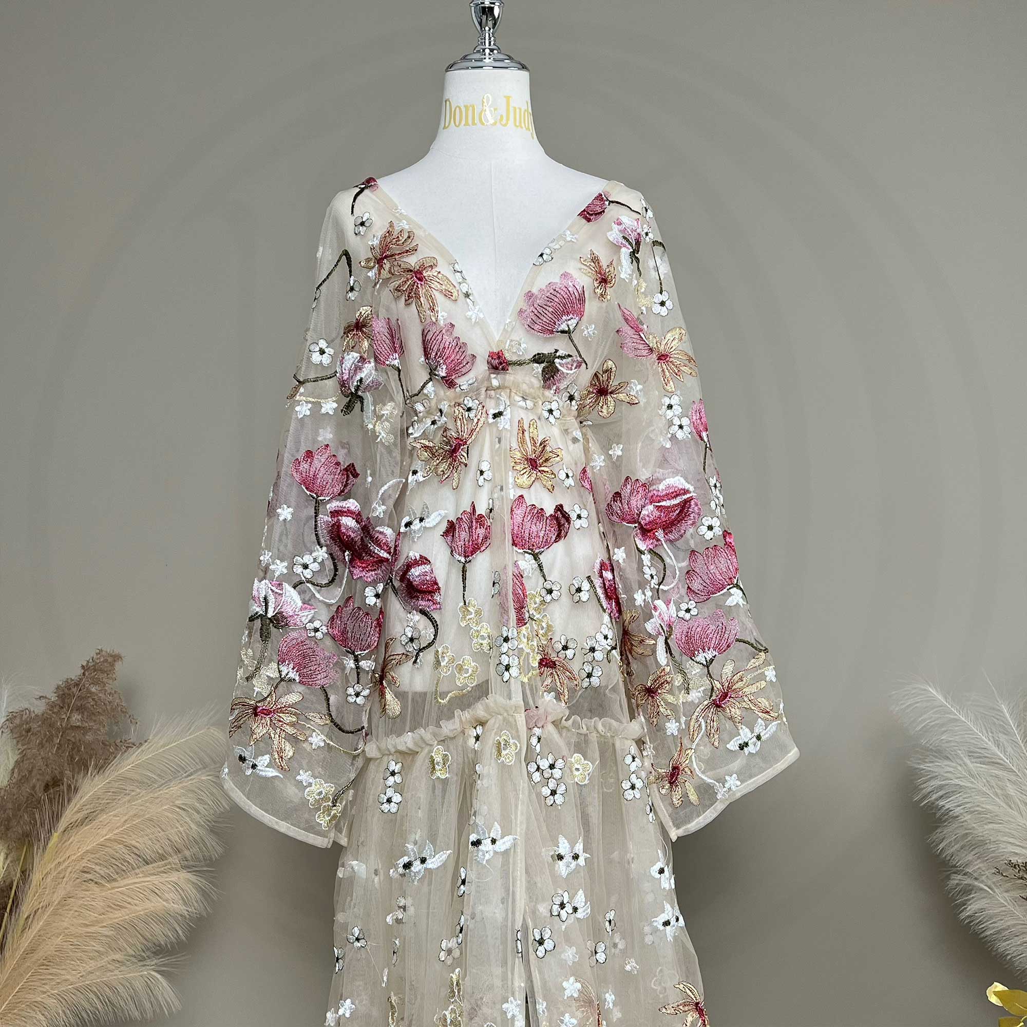 ドン＆ジュディ バタフライアップリケとベルスリーブ付きシアー - Kimono Sheer Floral のレビューと価格